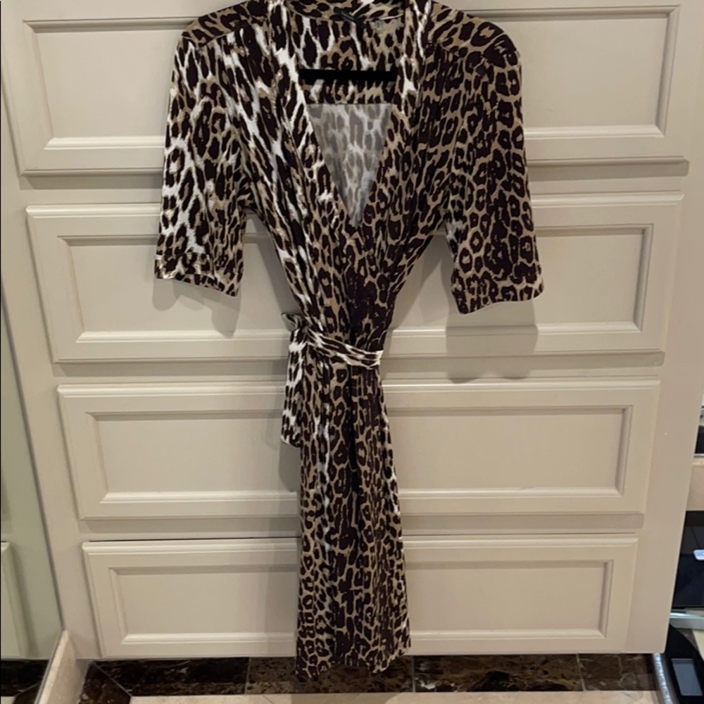 🌷TAHARI WRAP DRESS IN SIZE MEDIUM